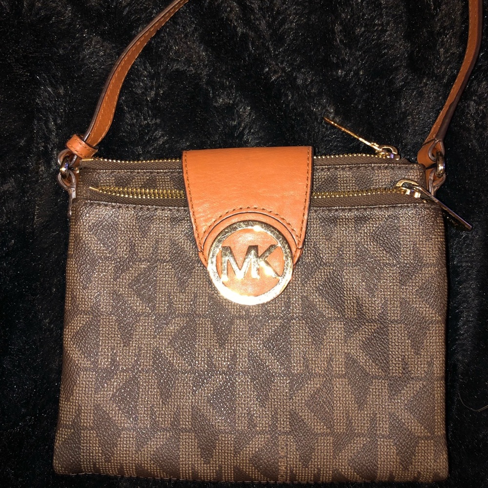 Michael kors crossbody